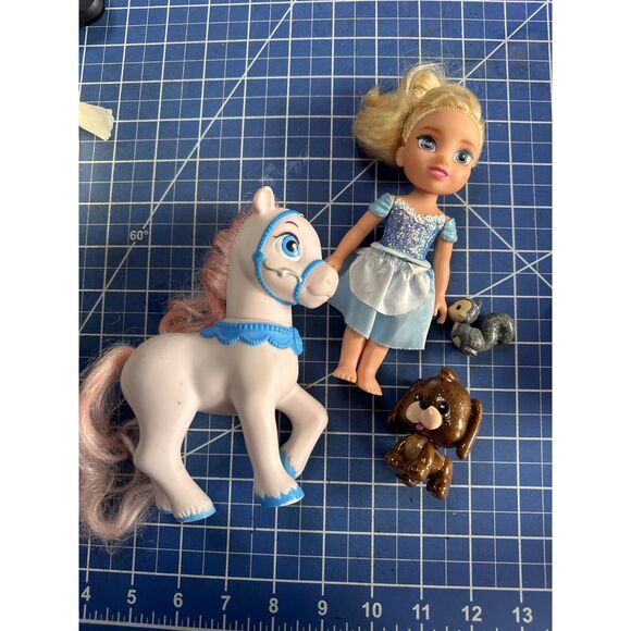 Disney Princess Royal Petite Pony CINDERELLA doll playset Bruno 20173 210 - Picture 1 of 1